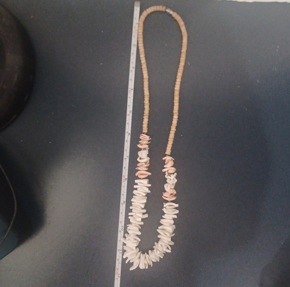 Vintage Shell and wood Bead Necklace - Picture 8 of 8